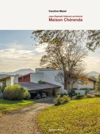 Couverture du livre de Caroline Mazel, Maison Chérenda, Jean-Raphaël Hébrard architecte avec une vue de l'arrière de la maison devant la Rhune, célèbre montagne du Pays basque